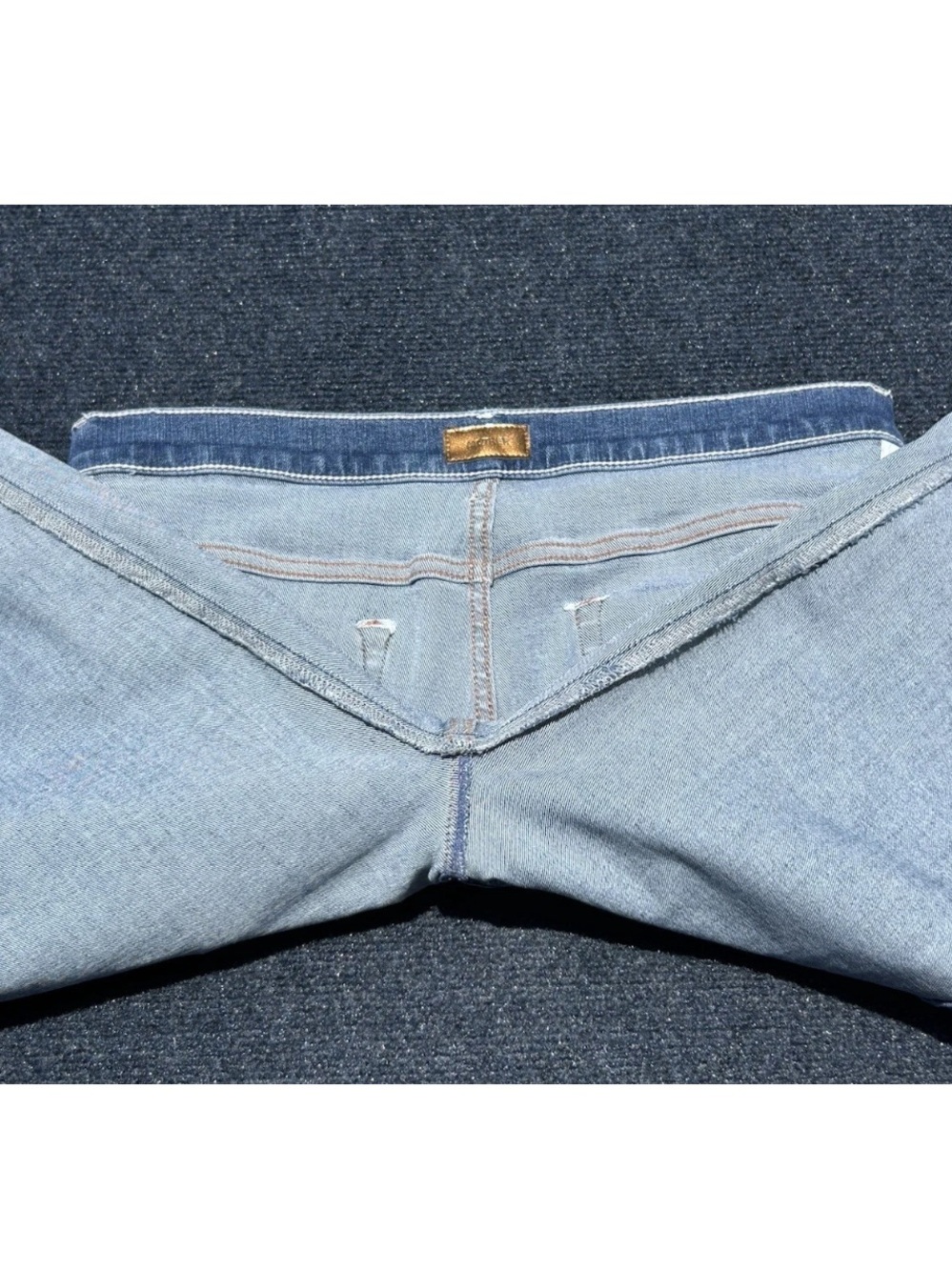 MOTHER The Insider Crop Step Chew Distressed Jeans in Dancing on Coals Size 30 - Picture 9 of 16
